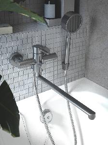 KONNER Смеситель KONNER SOLID SLD1600 для ванны с длинным изливом с аксессуарами